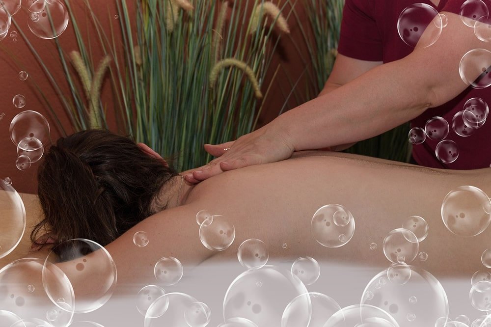 A Importância do Toque na Massagem Erótica